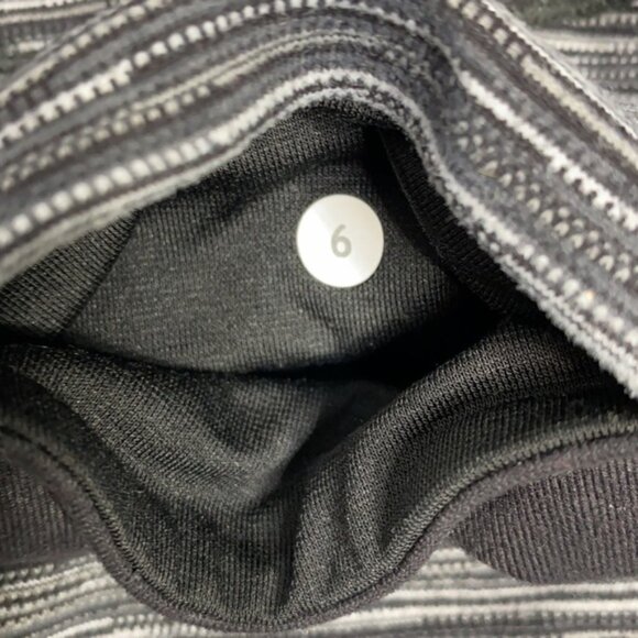 Lululemon Gather & Crow Crop II Capri 6 - Picture 5 of 10